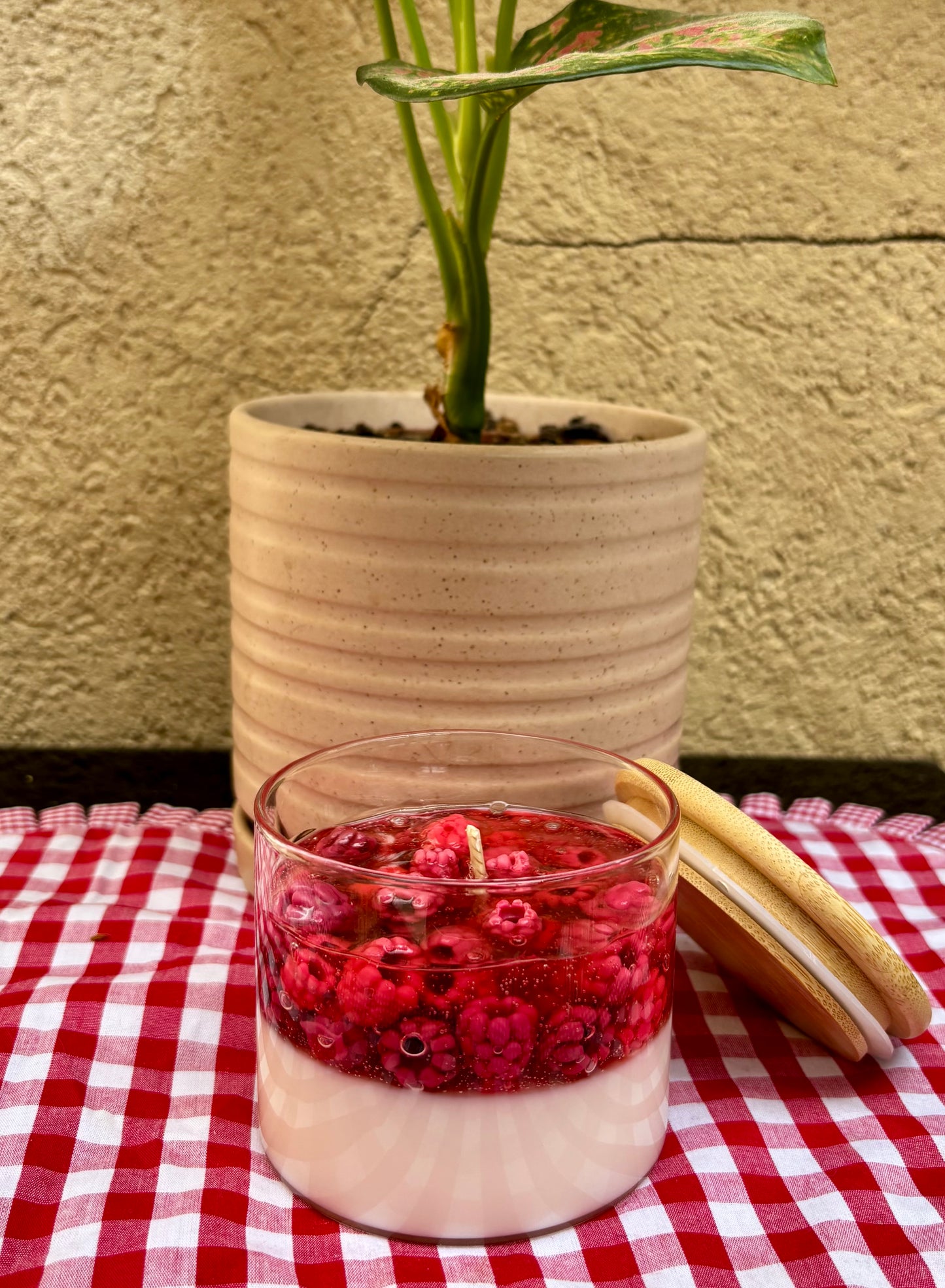 Raspberry cheesecake candle